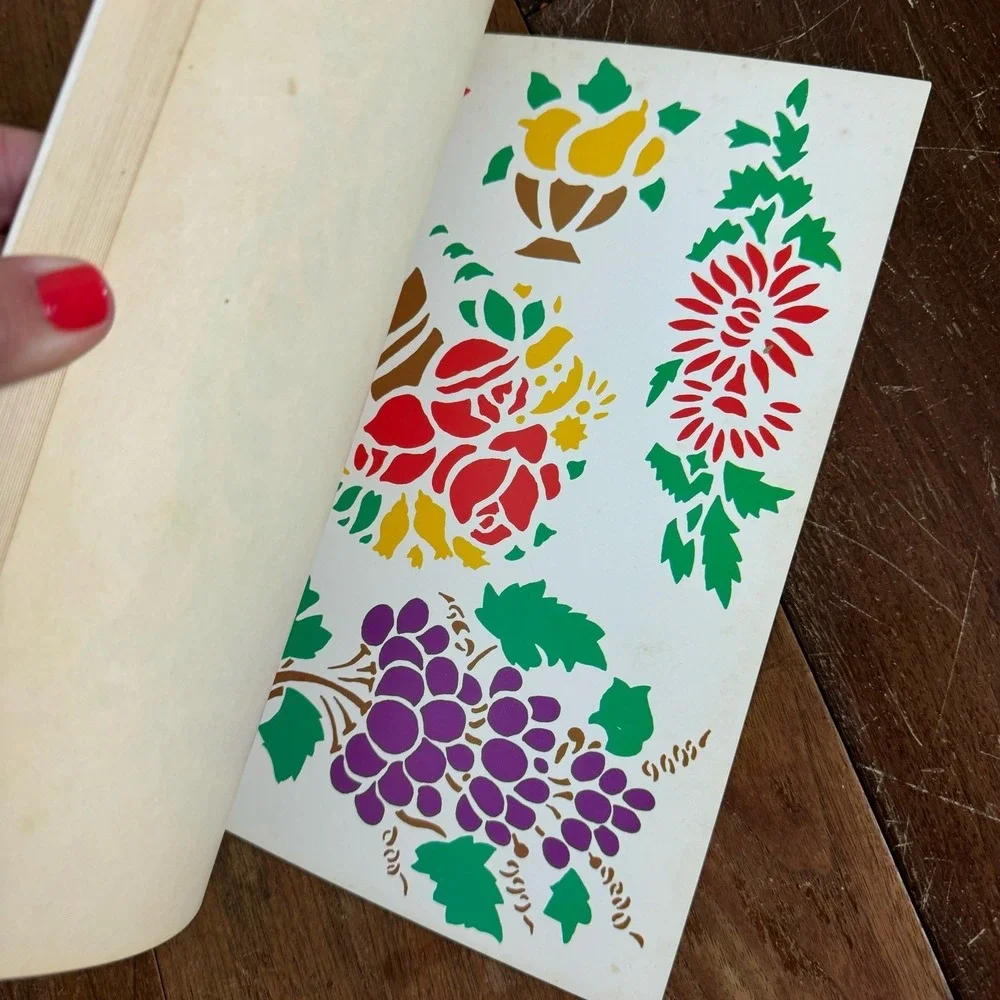 Early American Cut & Use Stencils 1975 JoAnne C. Day‎ Unused paperback book